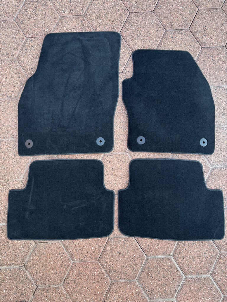AUDI A1 mk2 Genuine Carpet Mat Set