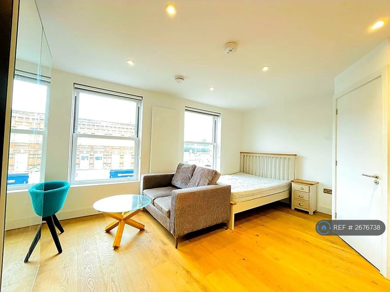 image for Studio flat in Uxbridge Road, London, W12 (#2676738)