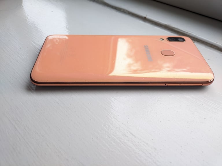 Samsung A40 A405FN/DS Coral Unlocked for PARTS ONLY !!!