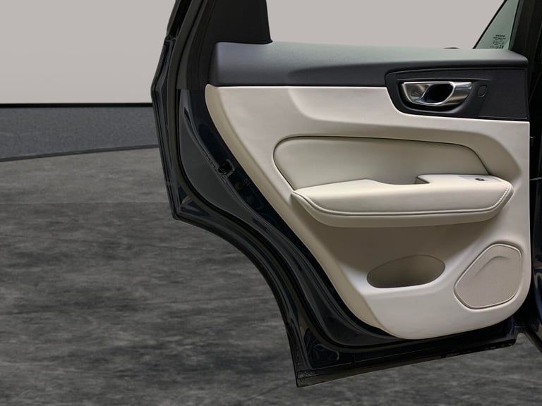 2022 Volvo XC60 2.0 B5P Plus Dark 5dr AWD Geartronic ESTATE PETROL Automatic