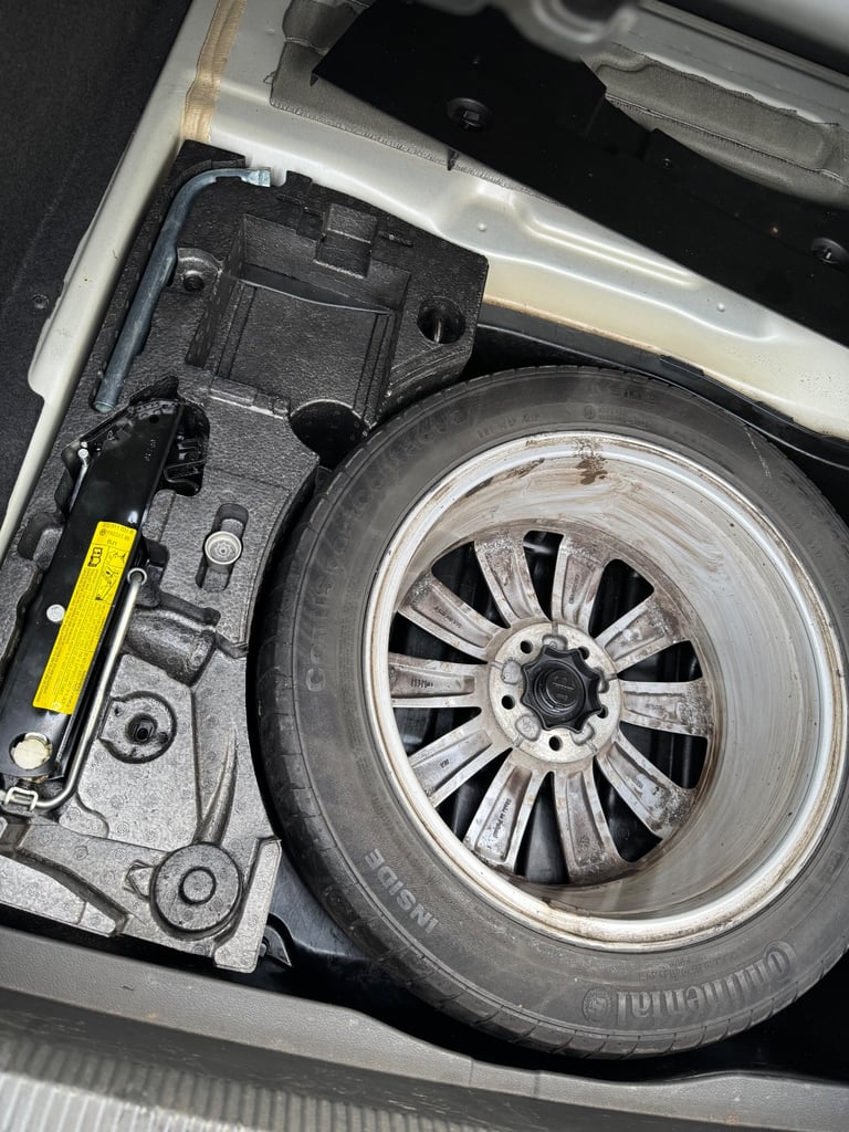 Volkswagen, PASSAT, Saloon, 2011, Semi-Auto, 1968 (cc), 4 doors