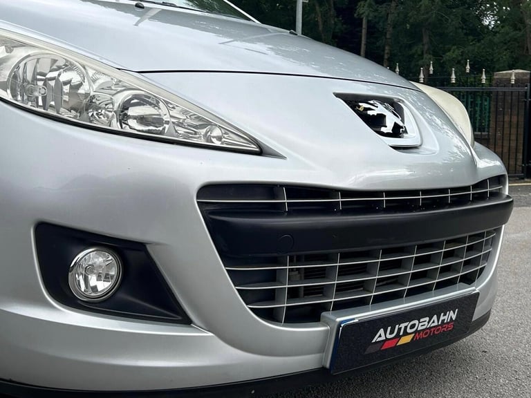 2011 Peugeot 207 1.4 VTi Sportium Euro 5 5dr HATCHBACK Petrol Manual