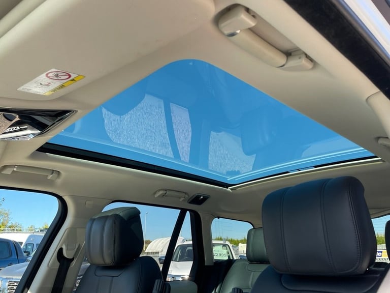 2019 Land Rover Range Rover 3.0 SD V6 Vogue black pack SUV 5dr Diesel Auto 4WD 275 bhp ESTATE Die...