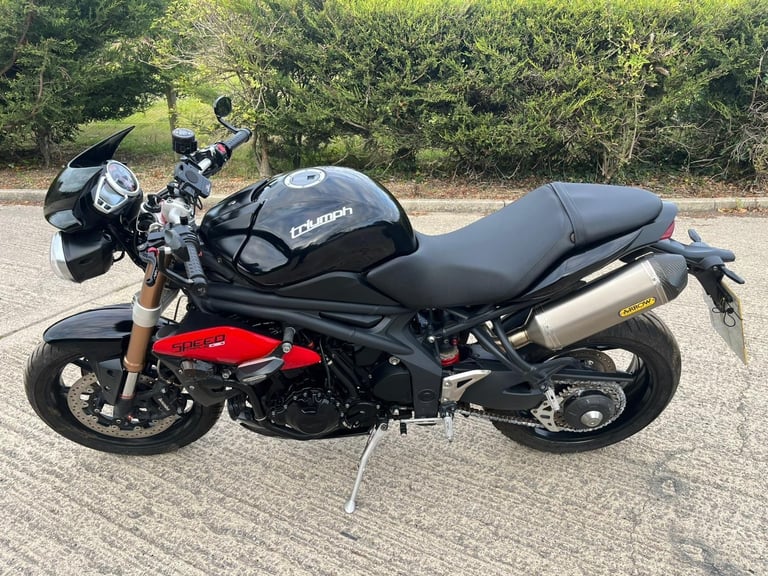 2013 13 TRIUMPH SPEED TRIPLE 1050 R BLACK NEW MOT HISTORY 12k MILES NAKED
