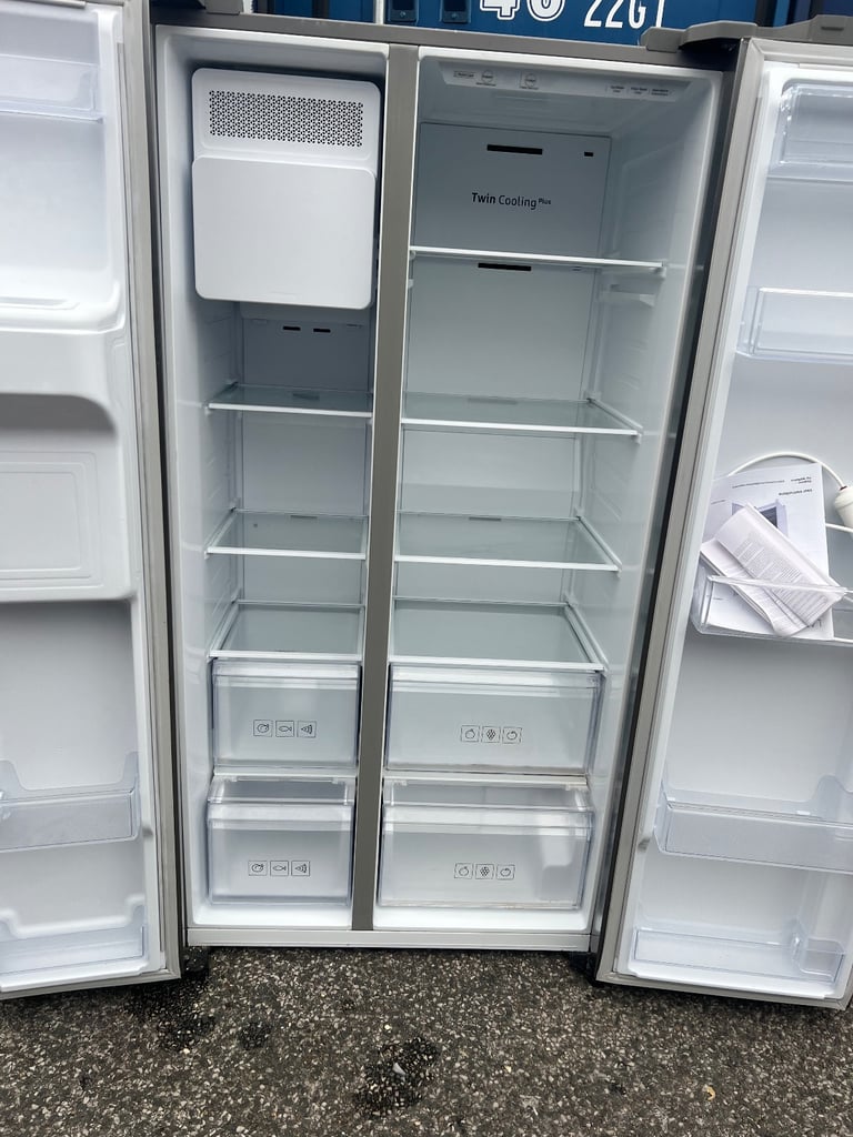 SAMSUNG AMERICAN FRIDGE FREEZER FOR SALE