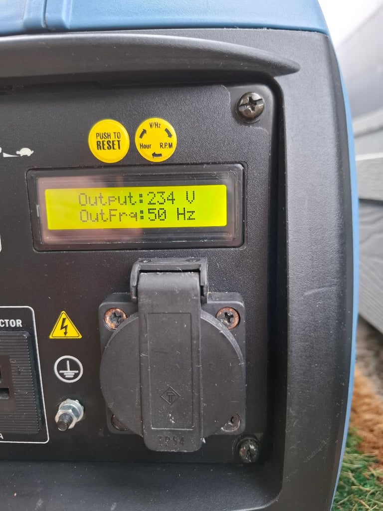 Hyundai 1000W Portable Petrol Inverter 4-stroke suitcase style generator Generator - HY1000Si