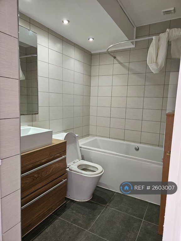 2 bedroom flat in Lordship Lane, London, SE22 (2 bed) (#2603007)