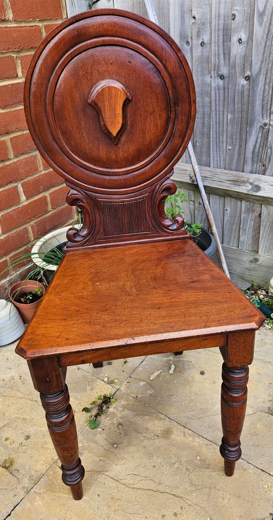 Antique 19th-century Mahogany Hall Chair (REFURBISHED)