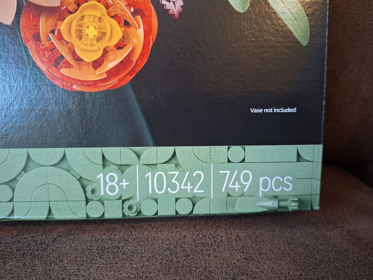 Lego Pretty Pink Flower Bouquet Kit 10342 Botanical Collection 749 pieces NEW