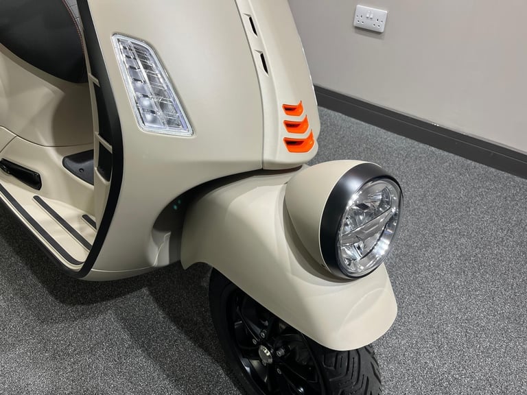 Piaggio Vespa GT GTV 300 scooter, 2024
