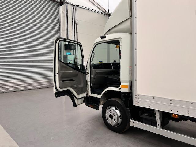 Mitsubishi Fuso Canter 7C18 Day Cab Box Van 
