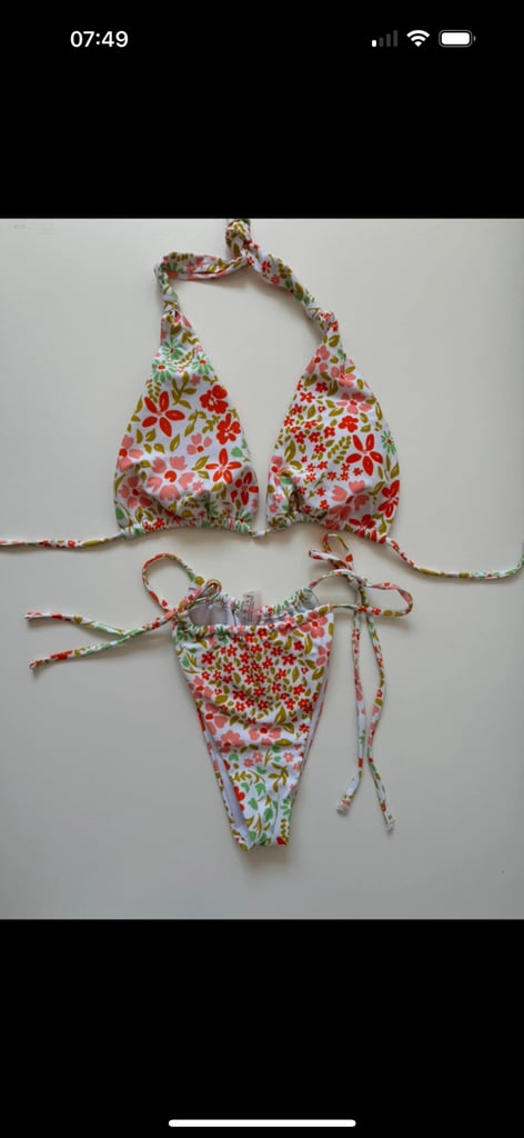 image for 4 ladies bikinis 