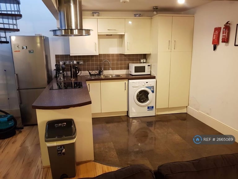 3 bedroom flat in Newarke Street, Leicester, LE1 (3 bed) (#2665089)
