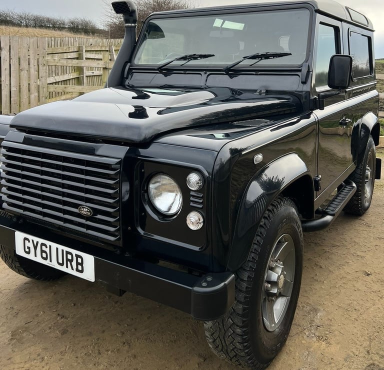 2011 - 61 Land Rover Defender 90 2.2 TDCi XS 4WD SWB Euro 5 WINDOW VAN Diesel