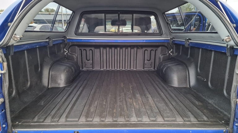 2017 Toyota Hilux 2.4 D-4D Invincible Auto 4WD Euro 6 4dr (TSS, 3.5t) PICK UP Diesel Automatic