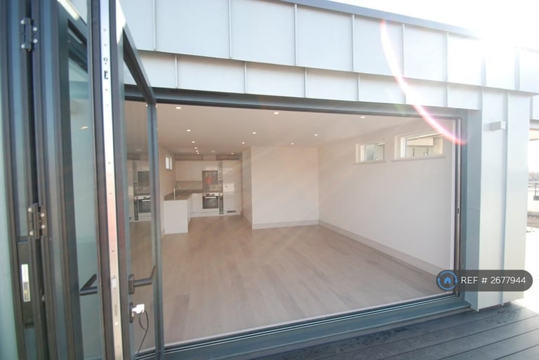 1 bedroom flat in Cherwell House, London, SW17 (1 bed) (#2677944)