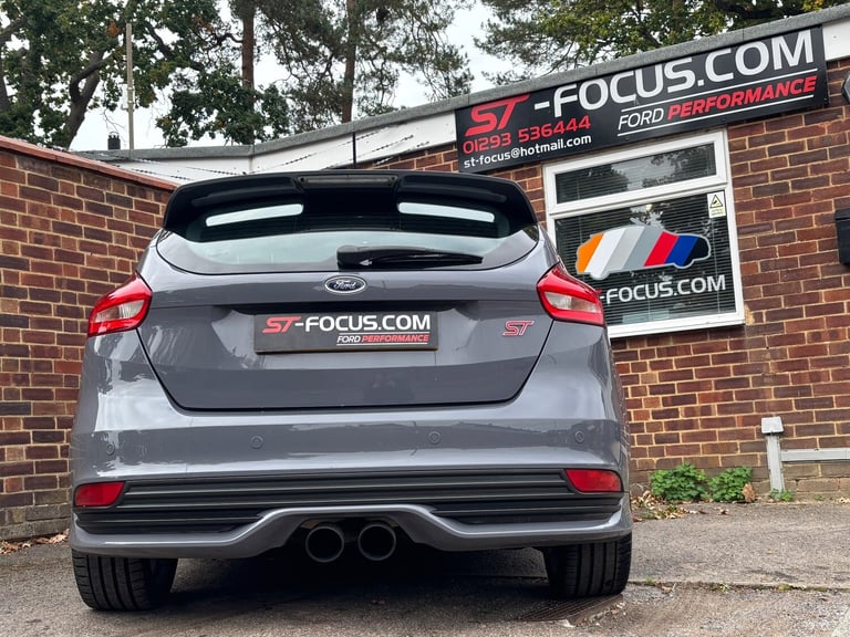 2017 Ford Focus 2.0T EcoBoost ST-3. LOW OWNERS  LOW MILEAGE  MOUNTUNE EXHAUST.