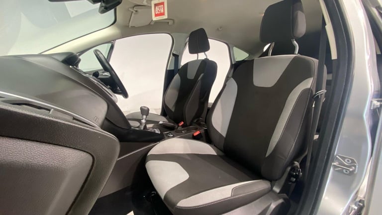 2014 Ford Focus 1.6 TDCi Zetec Euro 5 (s/s) 5dr HATCHBACK Diesel Manual