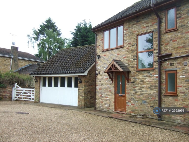 3 bedroom house in Mangrove Drive, Hertford, SG13 (3 bed) (#2652958)