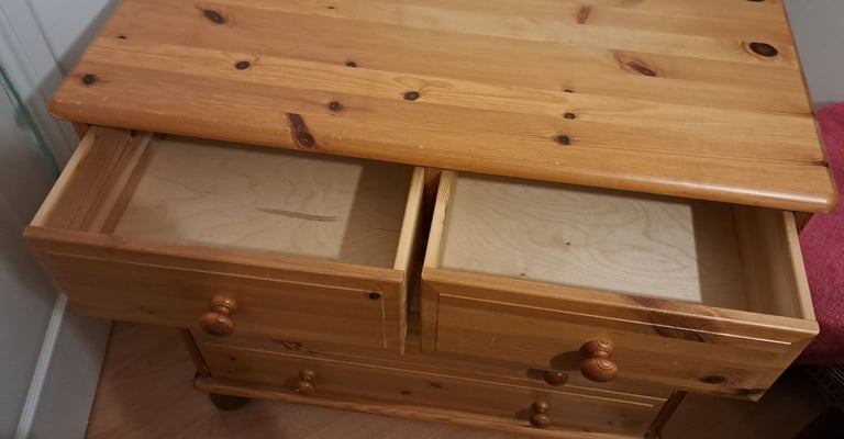 Solid wood wardrobe and drawers 