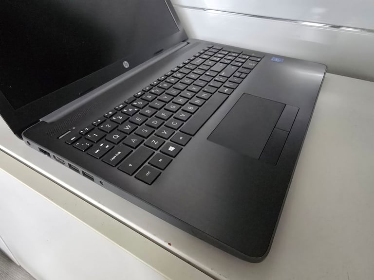 HP Pavilion 15-da0595 15inch laptop Intel i7, 8GB Ram