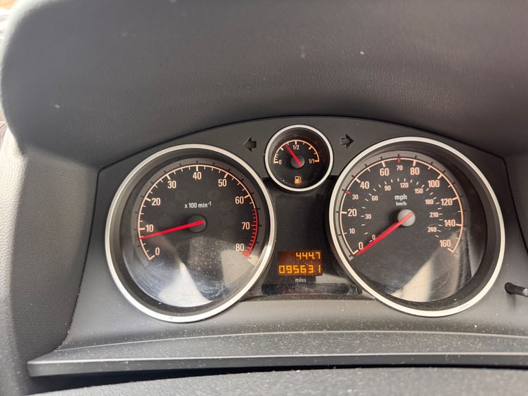 2014 Vauxhall Zafira – 7 Seater | ULEZ Compliant | Excellent Condition | £3,400 (Negotiable)