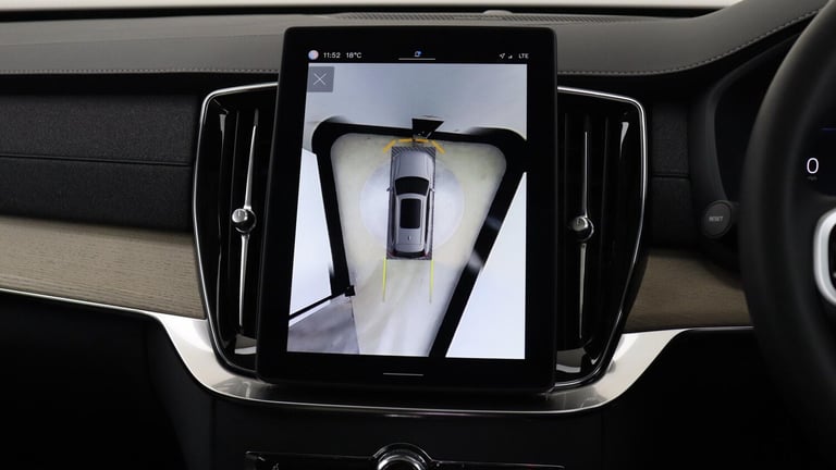 2025 Volvo XC90 B5 (P) AWD Plus Dark (Sunroof, Harman Kardon Sound, 360 Camera, BLIS) ESTATE Petr...