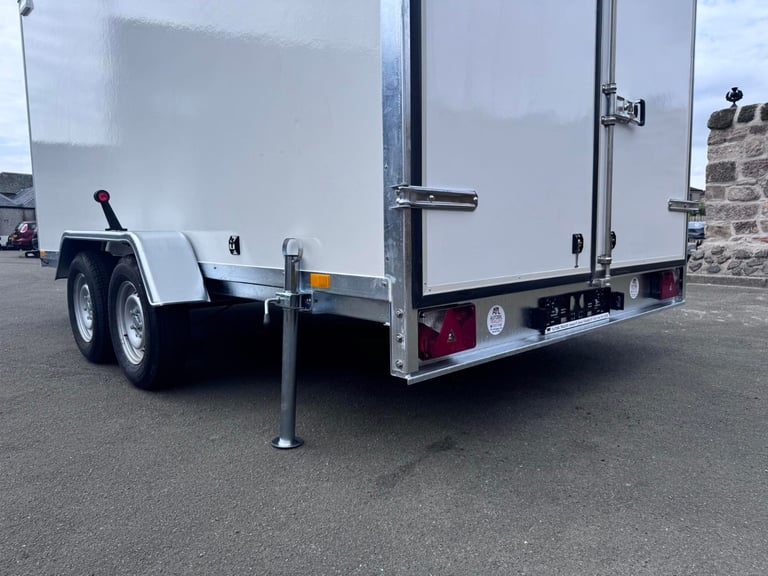BRAND NEW 400CM X 200CM X 200CM TWIN AXLE BOX TRAILER WITH BARN DOORS 2700KG BRAKED