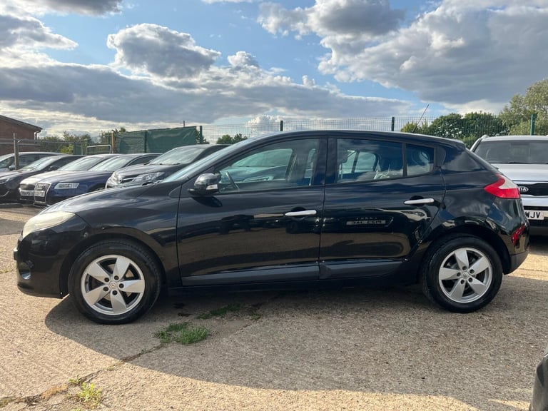 2011 RENAULT MEGANE 1.9 dCi Dynamique TomTom Black - DIESEL - 5 DOOR - PX SWAP