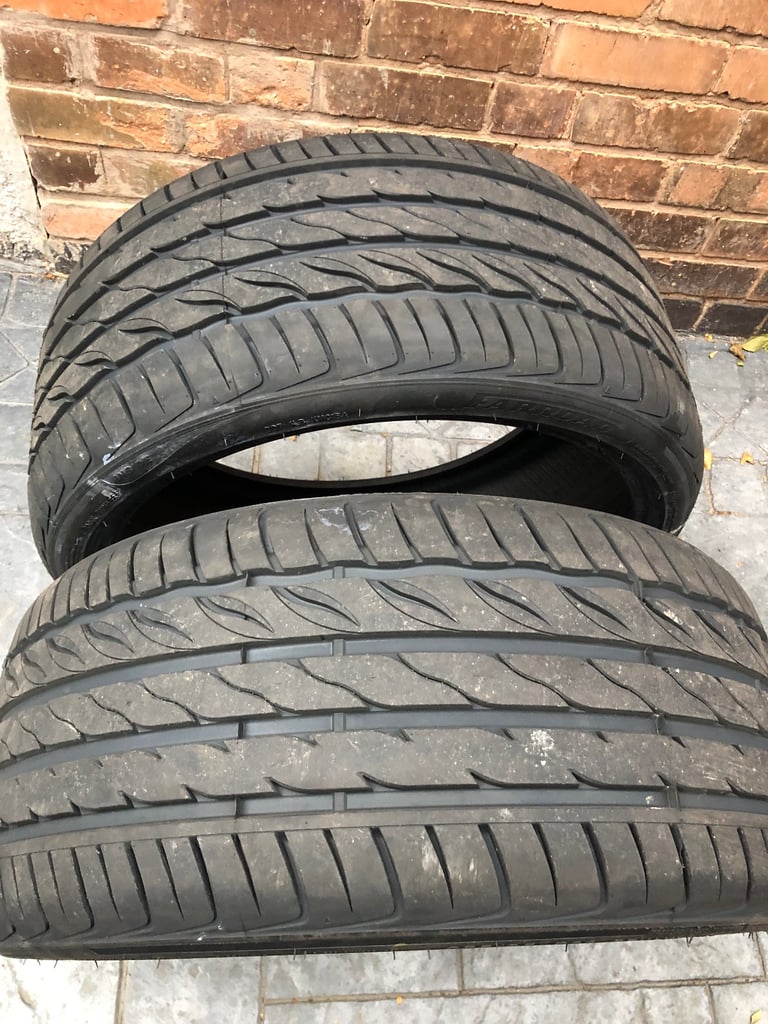 2 x 255/35/20 Tyres 