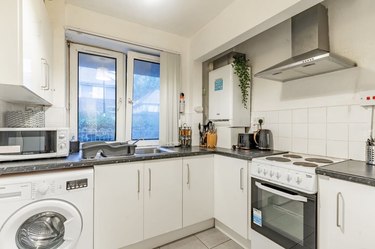 Beautiful 2 bedroom flat in Birmingham City Centre is available for Rent (B16 8)
