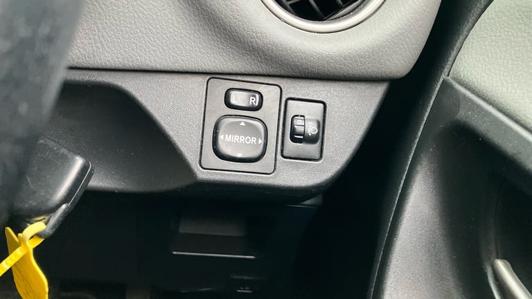 2017 Toyota Yaris 1.33 VVT-i Icon 5dr CVT Petrol Hatchback Hatchback Petrol Automatic