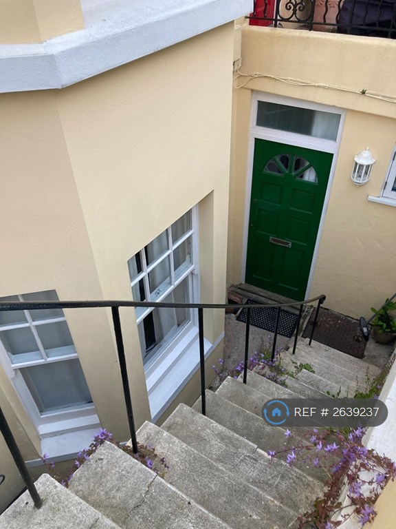 1 bedroom flat in Roundhill Crescent, Brighton, BN2 (1 bed) (#2639237)