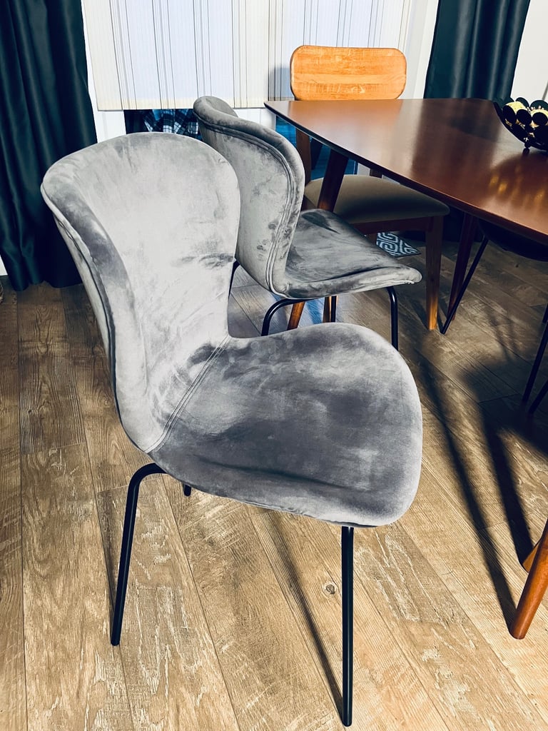 Bespoke basically new dining table set for 6  in mid.century- modern style