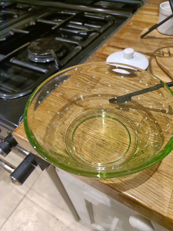 Dessert bowl with metal stand 
