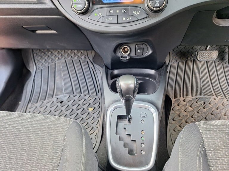 2016 Toyota Yaris 1.5 Hybrid Icon 5dr CVT HATCHBACK PETROL/ELECTRIC Automatic