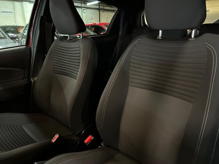 2018 Toyota Yaris 1.5 VVT-i Grey Bi-Tone Euro 6 5dr HATCHBACK Petrol Manual