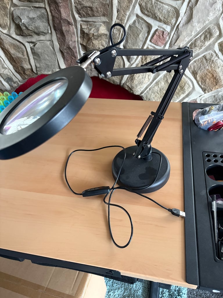 USB magnifying light 