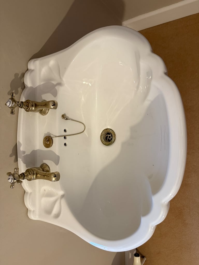 White pedestal wash hand basin