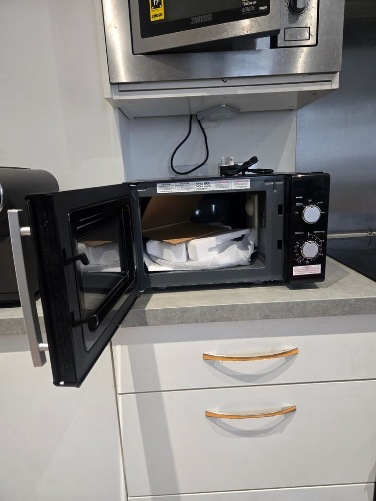 Brand new russell hobbs (rhm2060b) microwave with a small dent on the side (working perfectly)
