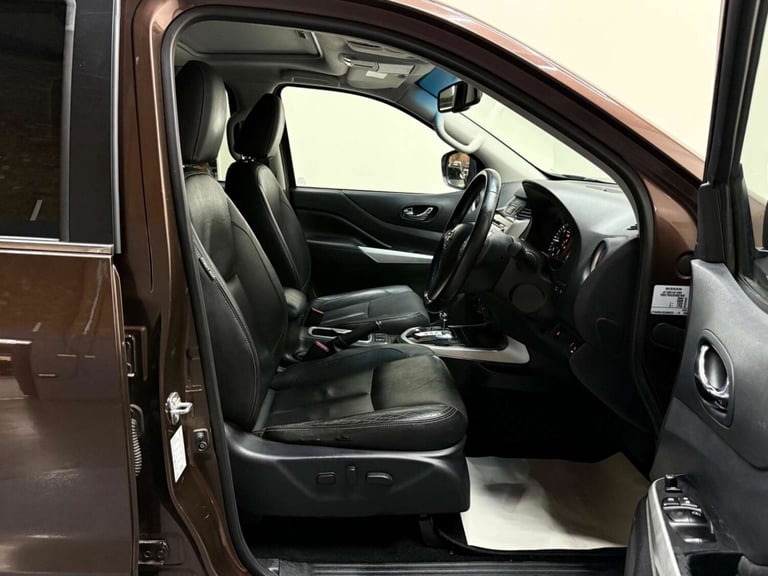 2016 Nissan Navara Double Cab Pick Up Tekna 2.3dCi 190 4WD Auto PICK UP DIESEL Automatic