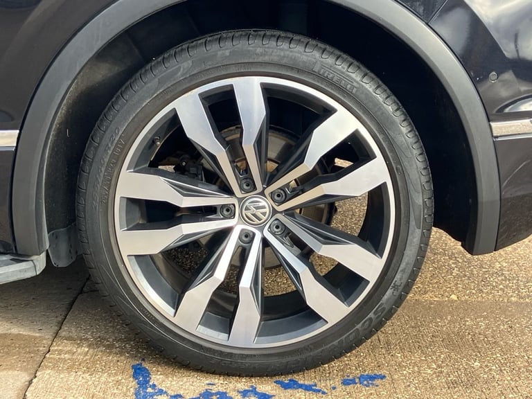 2017 Volkswagen Tiguan 2.0 TDi 150 4Motion R-Line 5dr SUV DIESEL Manual