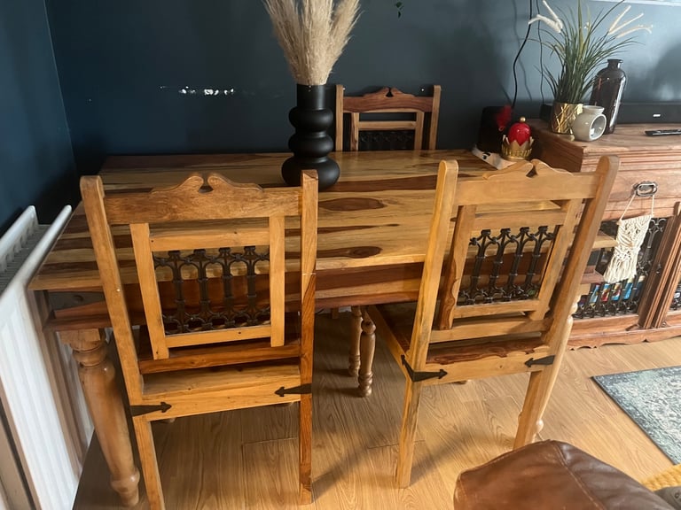 Solid Sheesham wood dining room table and 4x chairs