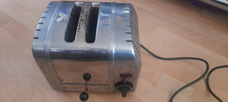 Classic dualit auto- 2 toaster.
