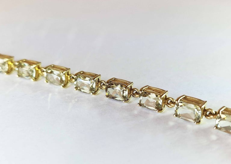9ct Hallmarked Gold Green Sapphire Bracelet - 7.5 inches Long - Boxed - VGC