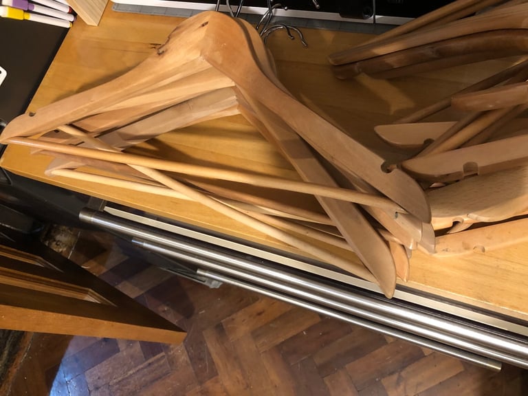 20 wooden Hangers