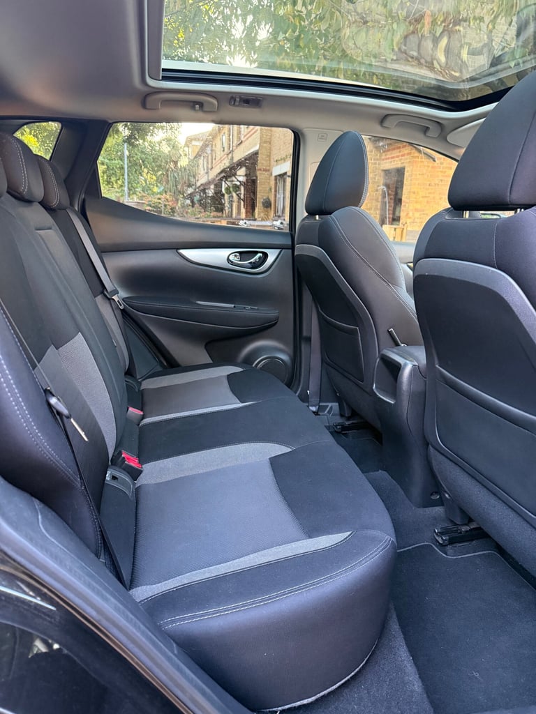 2017 Nissan Qashqai 1.2 DiG-T N-Connecta 5dr HATCHBACK Petrol Manual