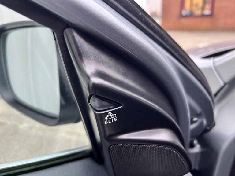 VOLVO XC60 2.0 R-Design Lux D4 (181hp) Silver Auto Diesel 2015