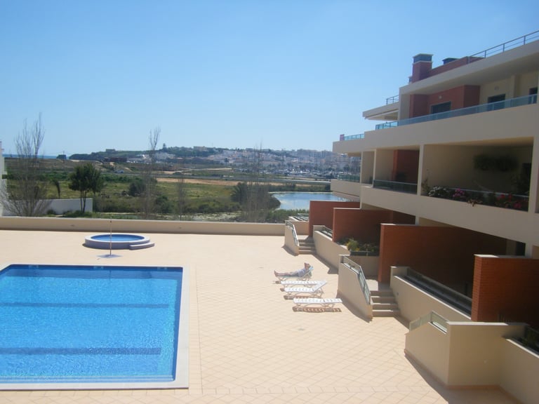 ALGARVE APARTMENT TO RENT WITH POOL CLOSE TO BEACH FOR HOLIDAYS IN PORTUGAL LONG-TERM WINTER LETS