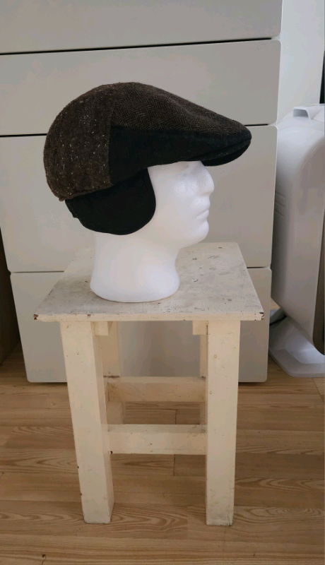 D&Y Flat Cap M-L various great patterns.